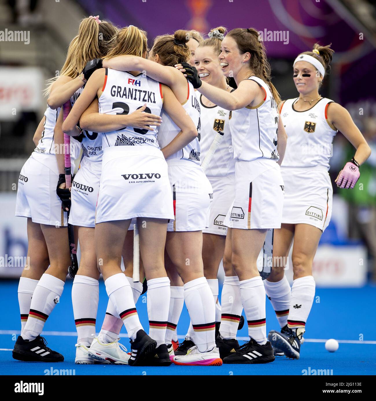 AMSTERDAM - les joueurs d'Allemagne célèbrent 3-0 contre Sonja Zimmermann (Allemagne) lors du match entre l'Irlande et l'Allemagne aux championnats du monde de hockey au stade Wagener sur 6 juillet 2022 à Amsterdam, pays-Bas. KOEN VAN WEEL Banque D'Images