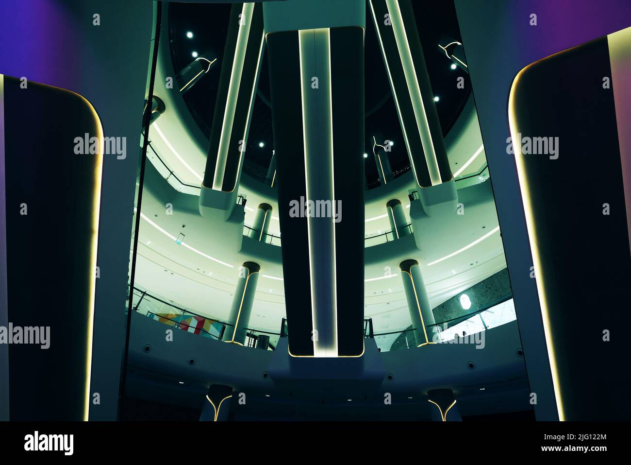 Rolltreppen, Dubai Mall, mode, atemberaubend, Einkaufszentrum, Umwerfende Architektur U. Gänscher, Gänscher und Handel mit Schäften Banque D'Images