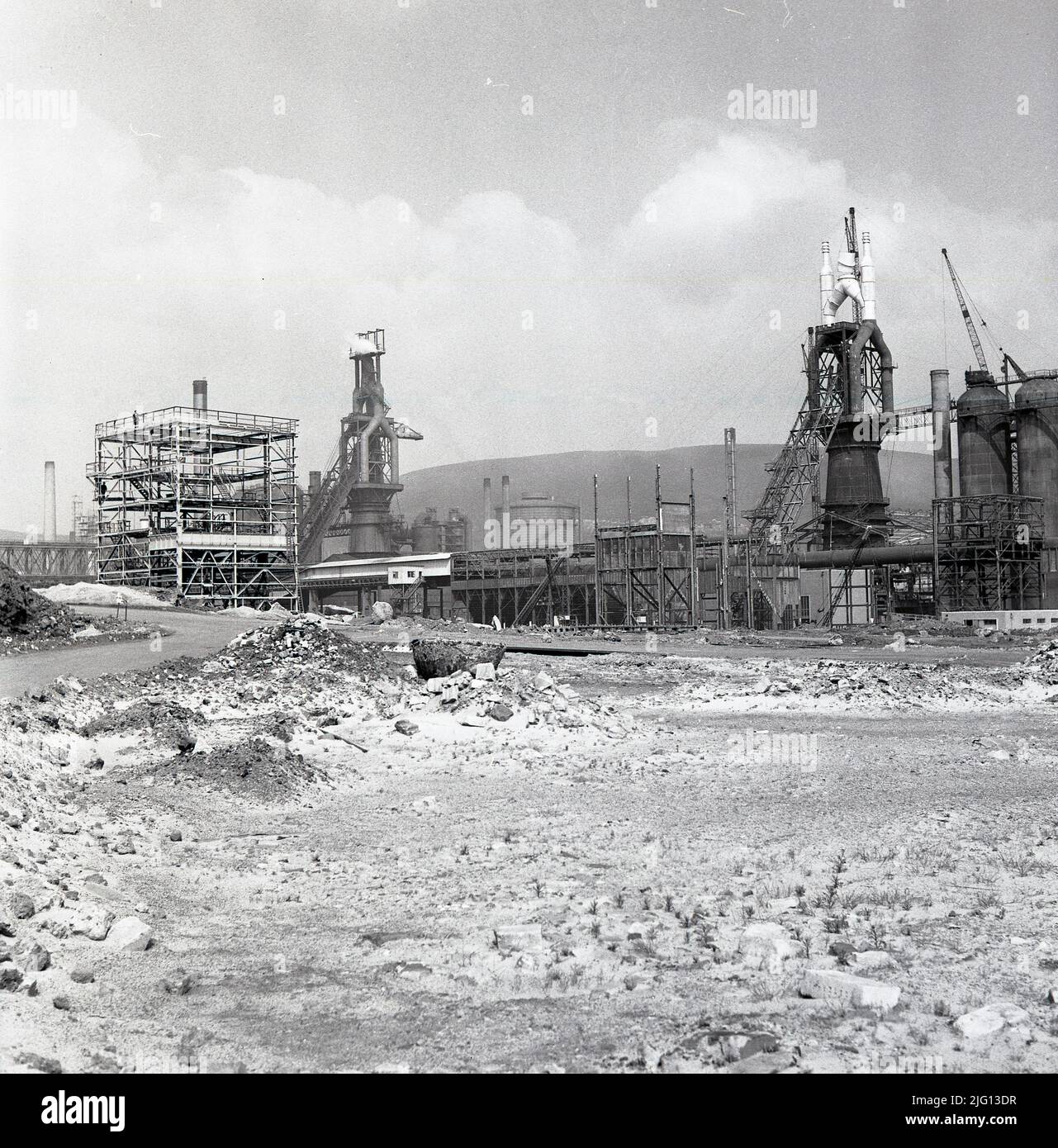 1950, historique, Port Talbot, pays de Galles, l'usine d'acier Abbey Works est en exploitation, avec d'autres zones encore en construction. Banque D'Images