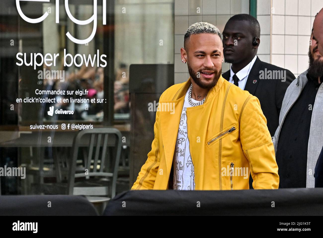 Neymar Jr participant au spectacle Jean Paul Gaultier x Olivier Rousting  pendant la haute Couture du PFW à Paris, France sur 6 juillet 2022. Photo  de Julien Reynaud/APS-Medias/ABACAPRESS.COM Photo Stock - Alamy