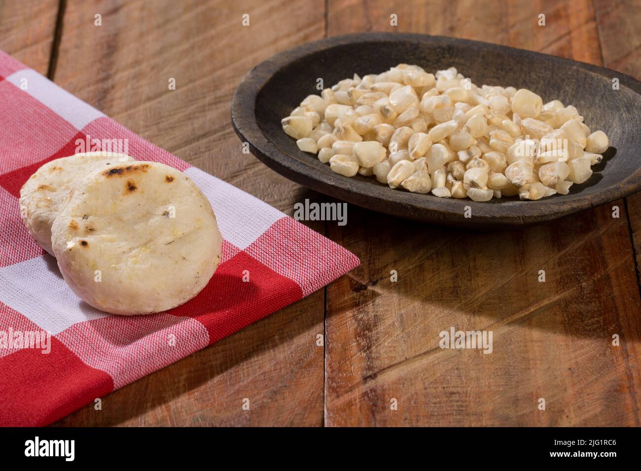 Savoureux arepas de maïs; cuisine typique de la région d'Antioquia en Colombie. Banque D'Images