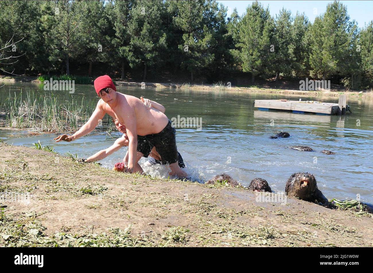 JAKE WEARY, PETER GILROY, ZOMBEAVERS, 2014 Banque D'Images