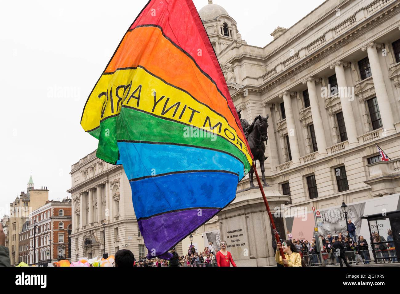 drapeau rainbows vu pendant le défilé de jubilé de platine de la reine Westmister Londres UK Banque D'Images