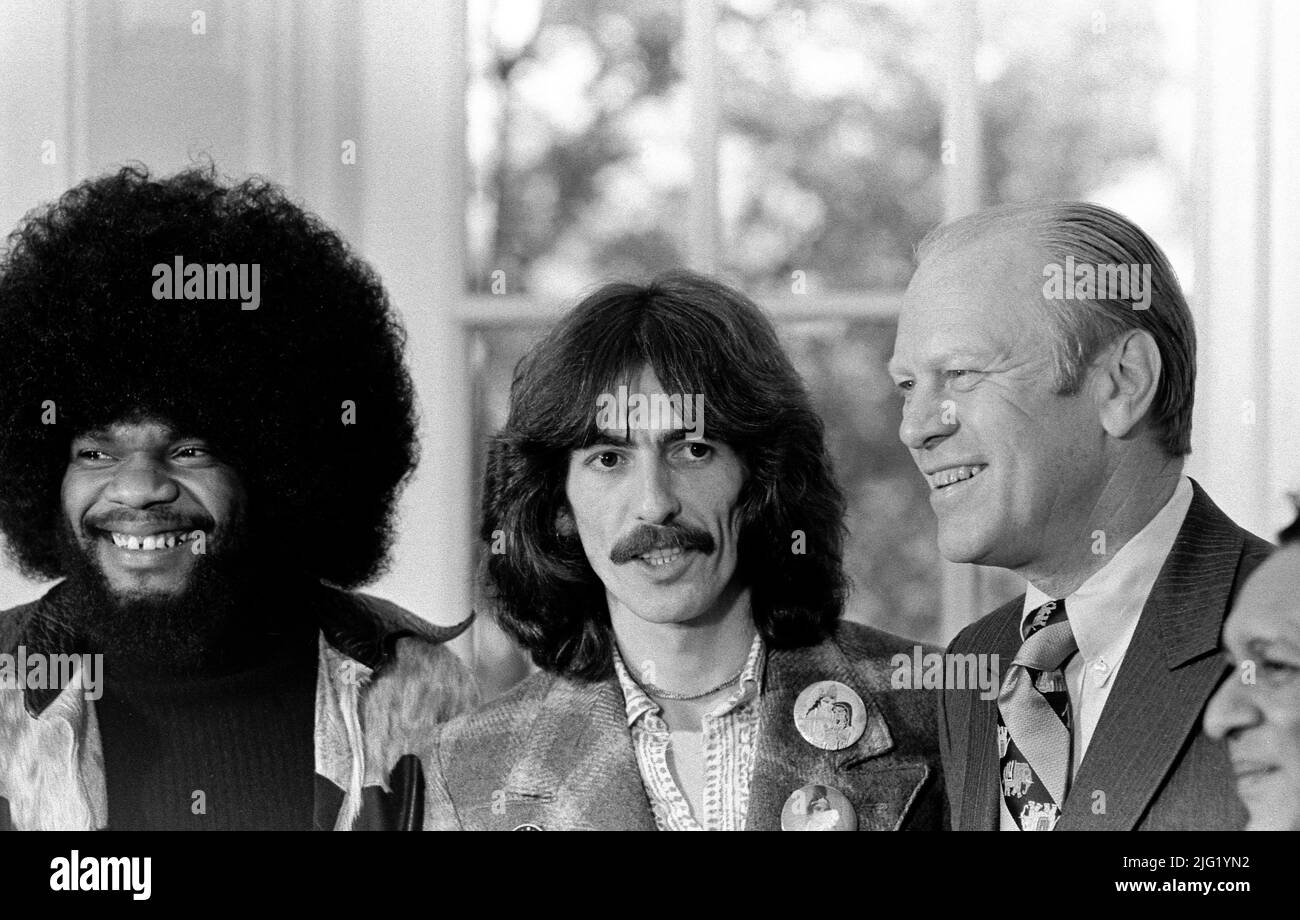 Le président Ford avec George Harrison et Billy Preston dans le bureau ovale. 13 décembre 1974 Banque D'Images