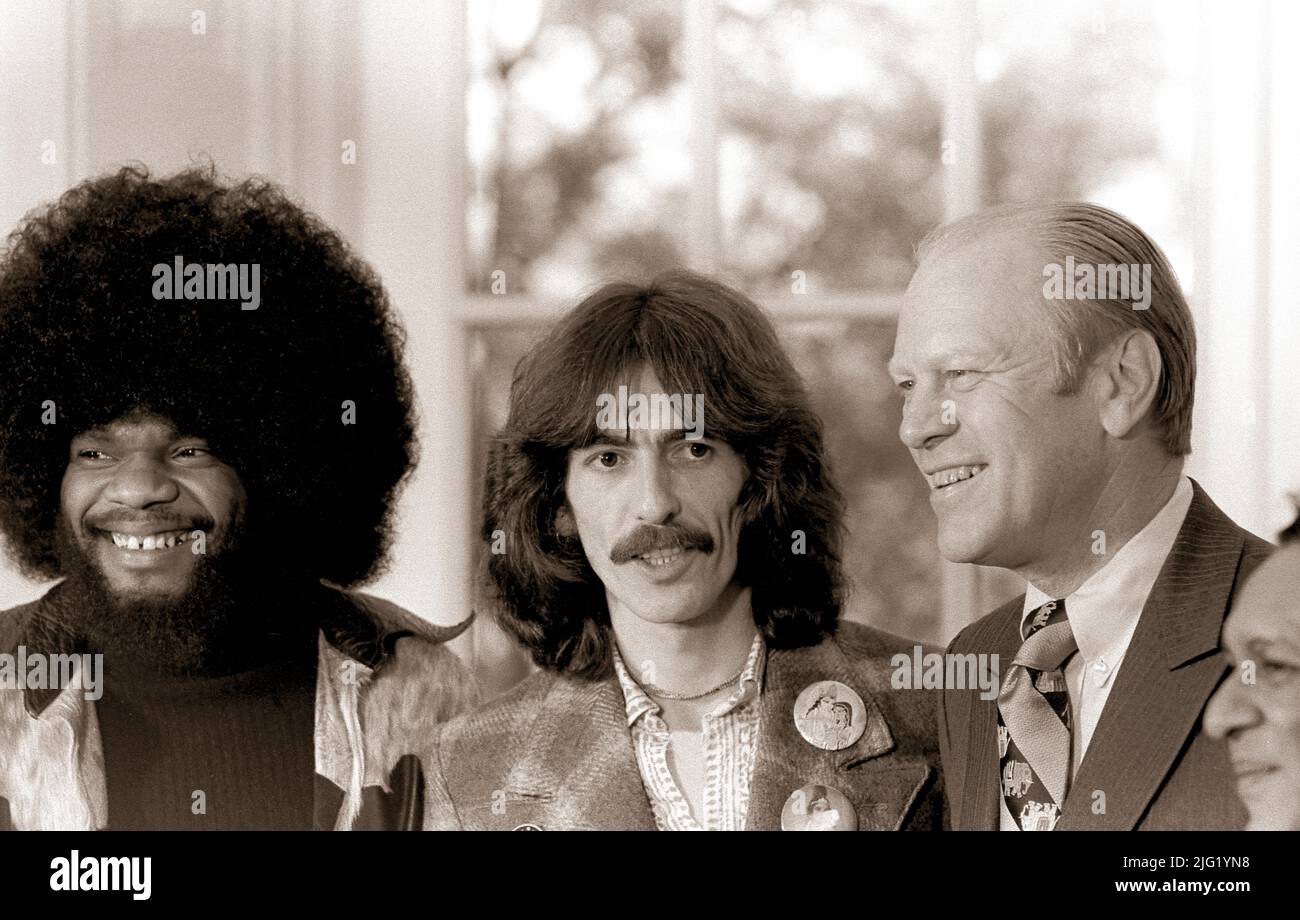 Le président Ford avec George Harrison et Billy Preston dans le bureau ovale. 13 décembre 1974 Banque D'Images