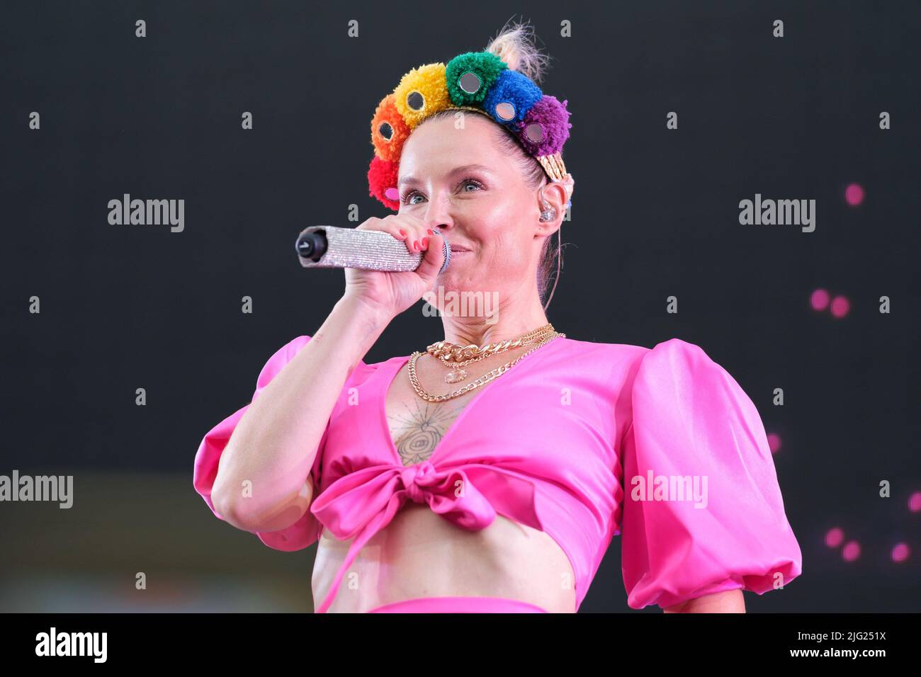 Madrid, Espagne. 06th juillet 2022. La chanteuse Soraya Arnelas se produit à la LGTB Pride Madrid. Crédit : SOPA Images Limited/Alamy Live News Banque D'Images