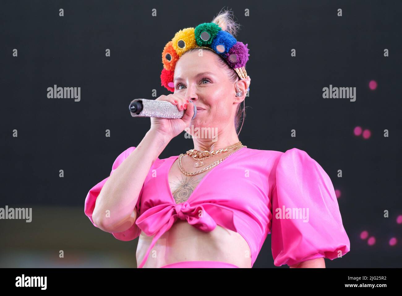 Madrid, Espagne. 06th juillet 2022. La chanteuse Soraya Arnelas se produit à la LGTB Pride Madrid. (Photo par Atilano Garcia/SOPA Images/Sipa USA) crédit: SIPA USA/Alay Live News Banque D'Images