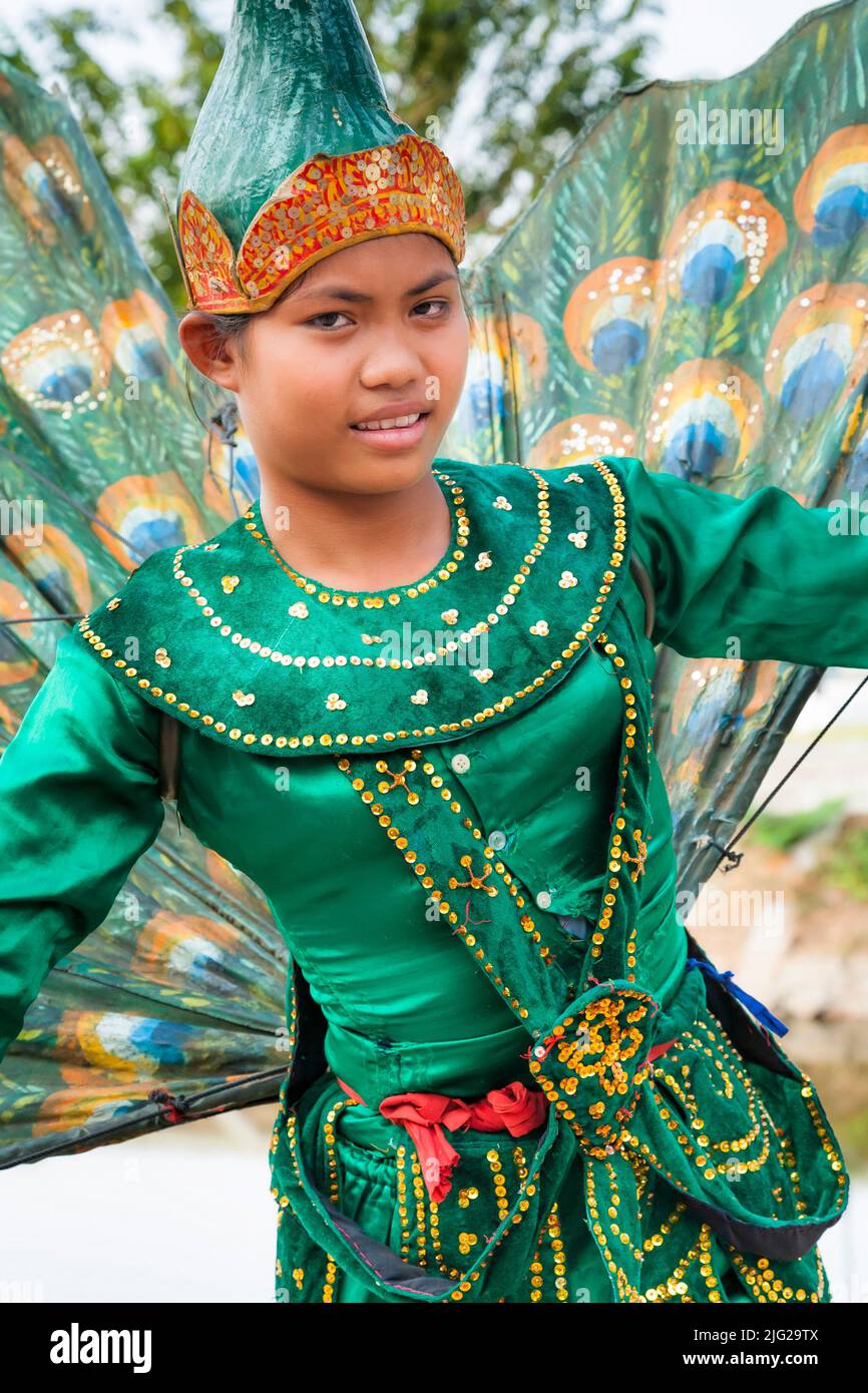 Fille avec costume traditionnel, fastival, centre-ville, Surin,  ISAN(Isaan), Thaïlande, Asie du Sud-est, Asie Photo Stock - Alamy