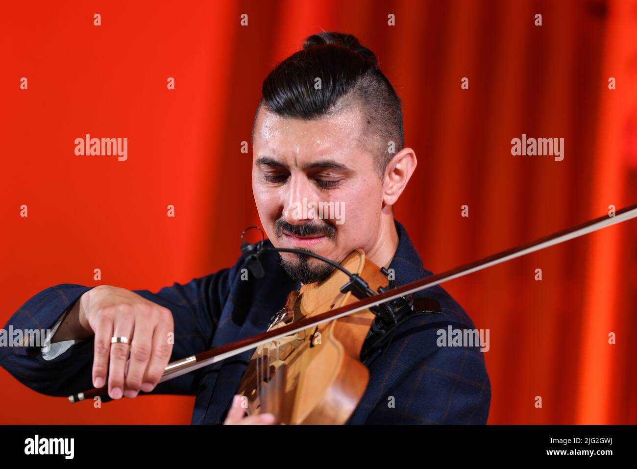 Cracovie, Pologne - 4 juillet 2022 : le Quatuor Adam Baldych et Paolo Fresu sont en direct sur scène de l'orchestre philharmonique de Cracovie au festival de jazz d'été de Cracovie, en Pologne Banque D'Images