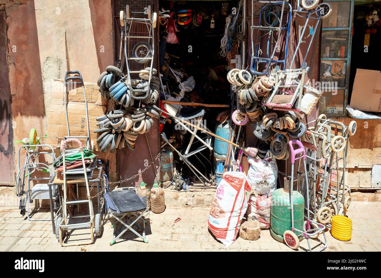 Maroc Meknes. Concessionnaire d'occasion Banque D'Images