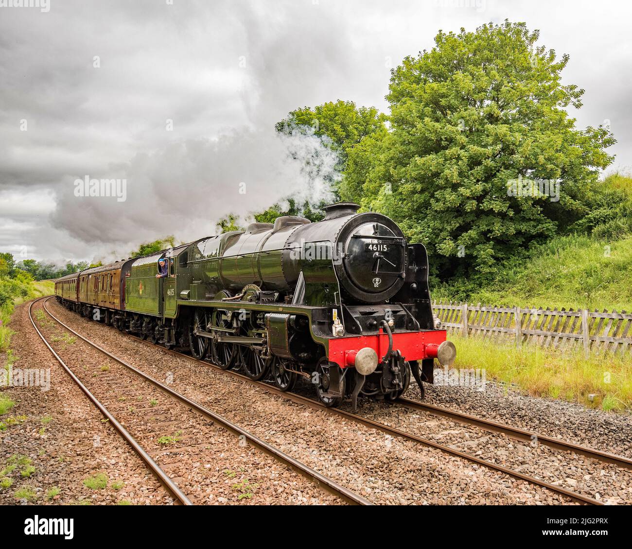 Scarborough Spa Express 7th juillet 2022 avec Scots Guardsman (46115) en train de traverser long Preston, North Yorkshire, sur la ligne Settle & Carlisle. Banque D'Images