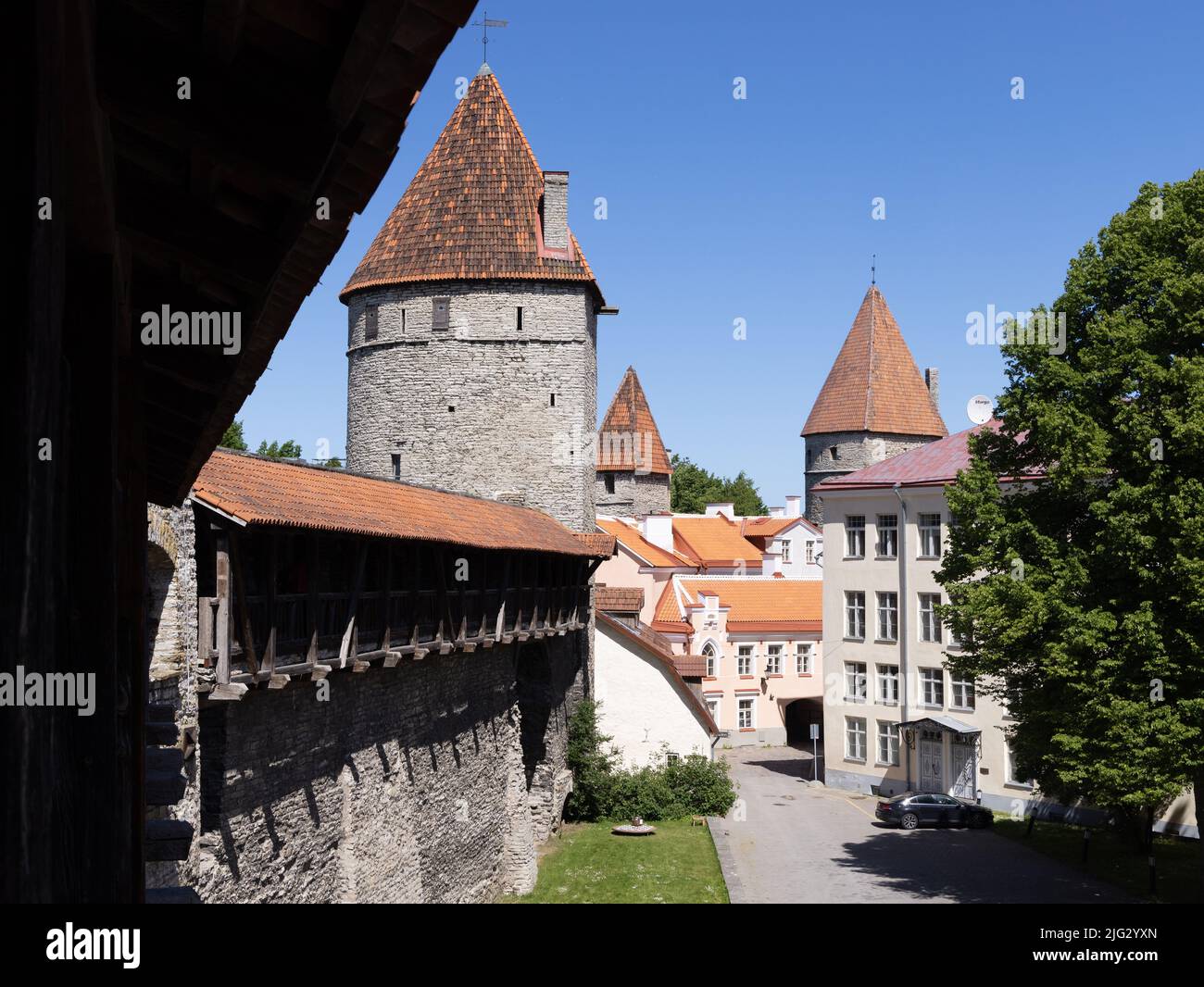 La muraille de la ville de Tallinn, une section de la fortification médiévale du 13th siècle avec la Tour des Nuns, site du patrimoine mondial ; la vieille ville de Tallinn, Tallinn Estonie Banque D'Images