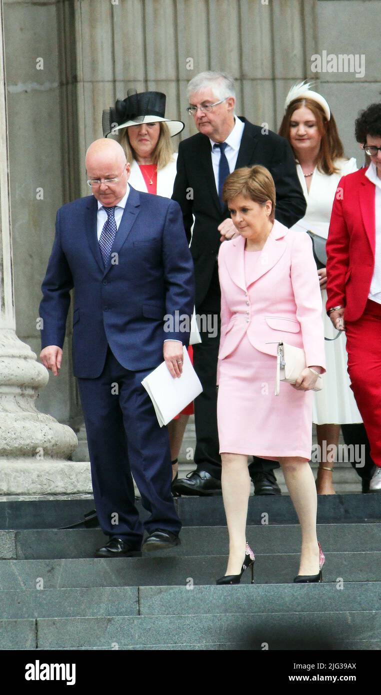 Londres, Royaume-Uni. 3 juin 2022. Le premier ministre écossais Nicola Sturgeon et son mari arrivent à St Pauls pour assister au service national de Thanksgiving à la cathédrale Saint-Paul dans le cadre des célébrations du Jubilé de platine pour le règne de la Reine Banque D'Images