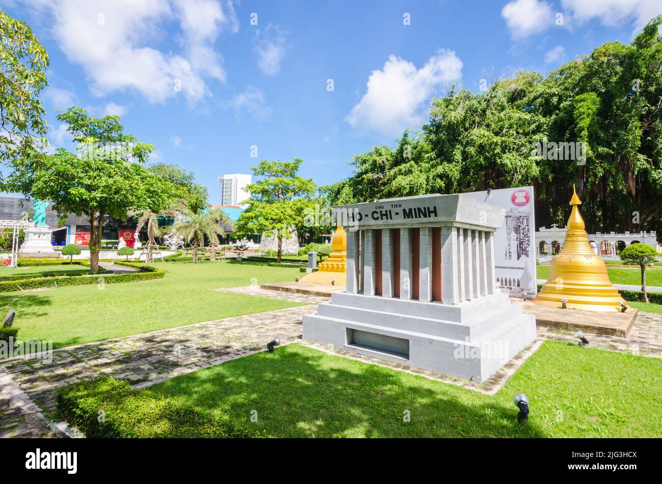 Ville de Pattaya, province de Chonburi, Thaïlande - 3 juin 2017 : réplique du mausolée du Président Ho Chi Minh dans le parc du Mini Siam. Point de repère de la ville de Hanoï, Viezna Banque D'Images