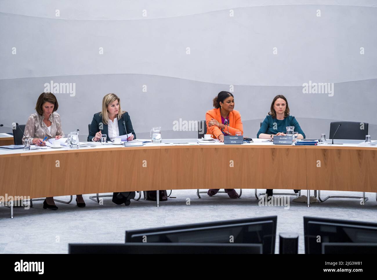 2022-07-07 15:42:52 LA HAYE - le ministre du Commerce extérieur et de la coopération au développement liesje Schreineremacher lors d'un débat en commission à la Chambre des représentants sur le redressement et la reconstruction en Ukraine. ANP LEX VAN LIESHOUT pays-bas - belgique OUT Banque D'Images