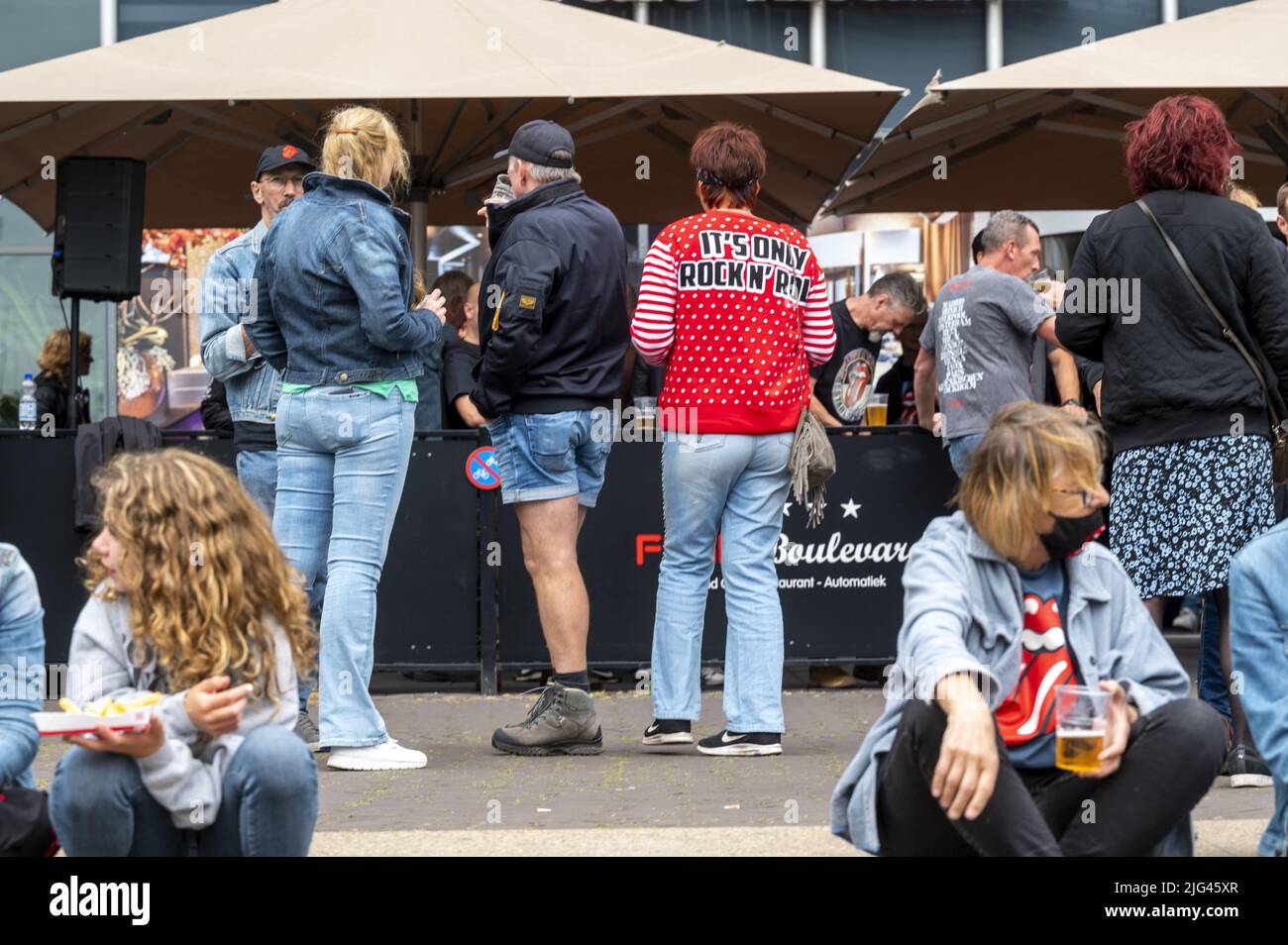 2022-07-07 15:55:32 AMSTERDAM - fans des Rolling Stones à l'arène Johan Cruijff avant le concert. Les pierres ont dû annuler plus tôt, beaucoup à la déception des fans, parce que le frontman s'est avéré avoir corona. ANP KIPPA EVERT ELZINGA pays-bas sortie - belgique sortie Banque D'Images