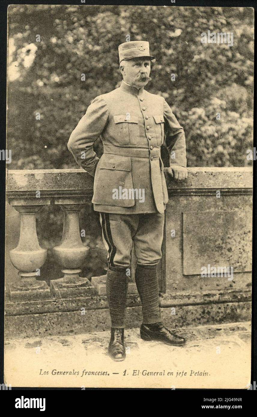 Carte postale du général français Petain, 1916. Portrait du général en chef de l'armée française, Petain, une robe militaire soutenue par un garde-corps. Banque D'Images