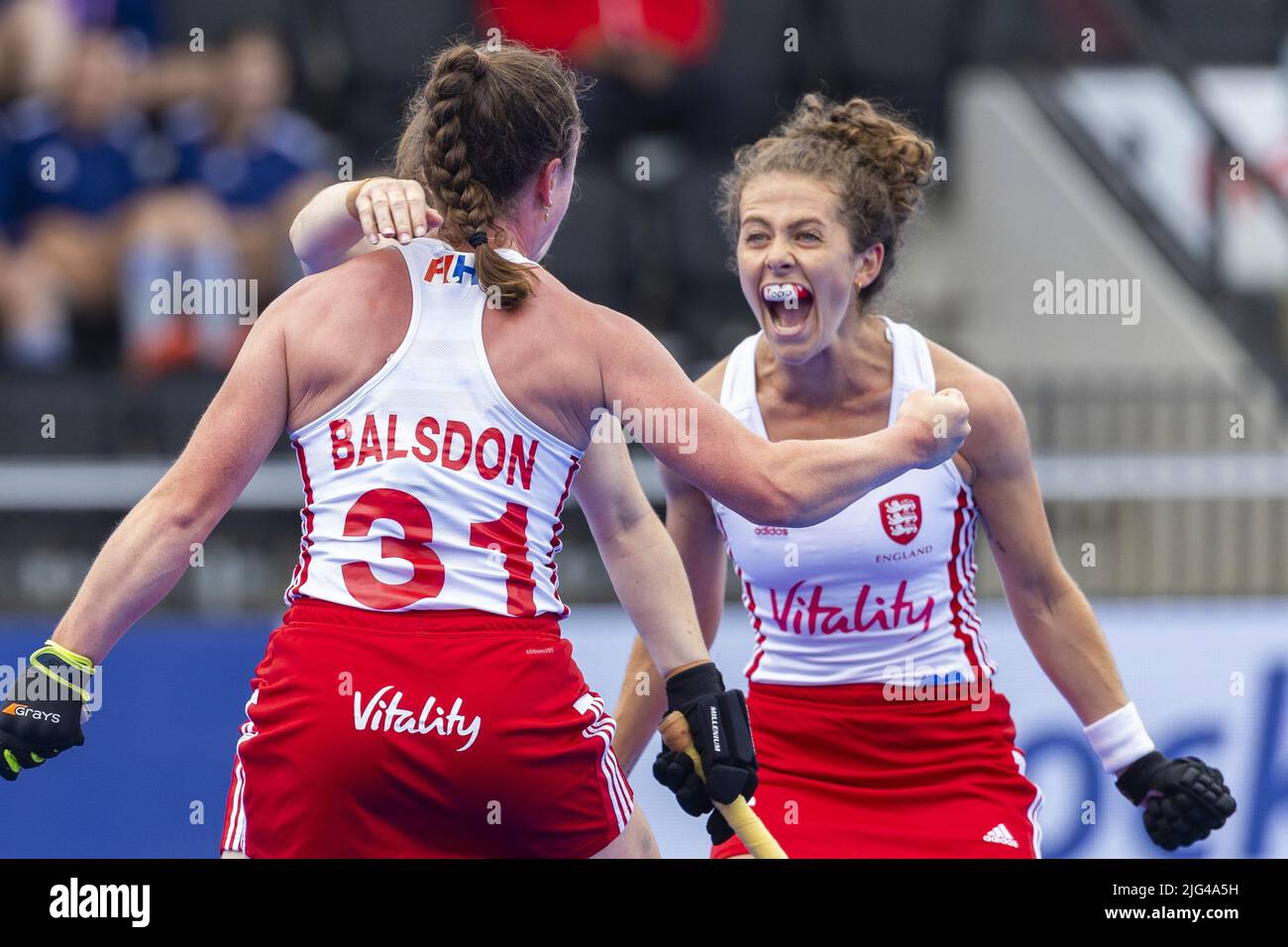 AMSTERDAM - Goal Grace Balsdon (ENG), Right Anna Toman (ENG) pendant le match entre l'Angleterre et la Chine aux championnats du monde de hockey au stade Wagener, sur 7 juillet 2022 à Amsterdam. ANP WILLEM VERNES Banque D'Images