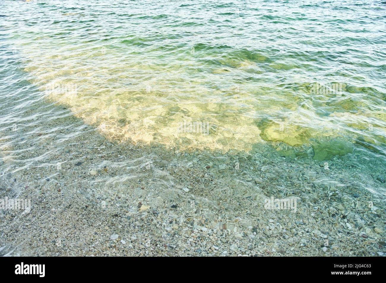 Eau de mer claire. Mouvement lent de l'eau bleue en vue rapprochée Banque D'Images