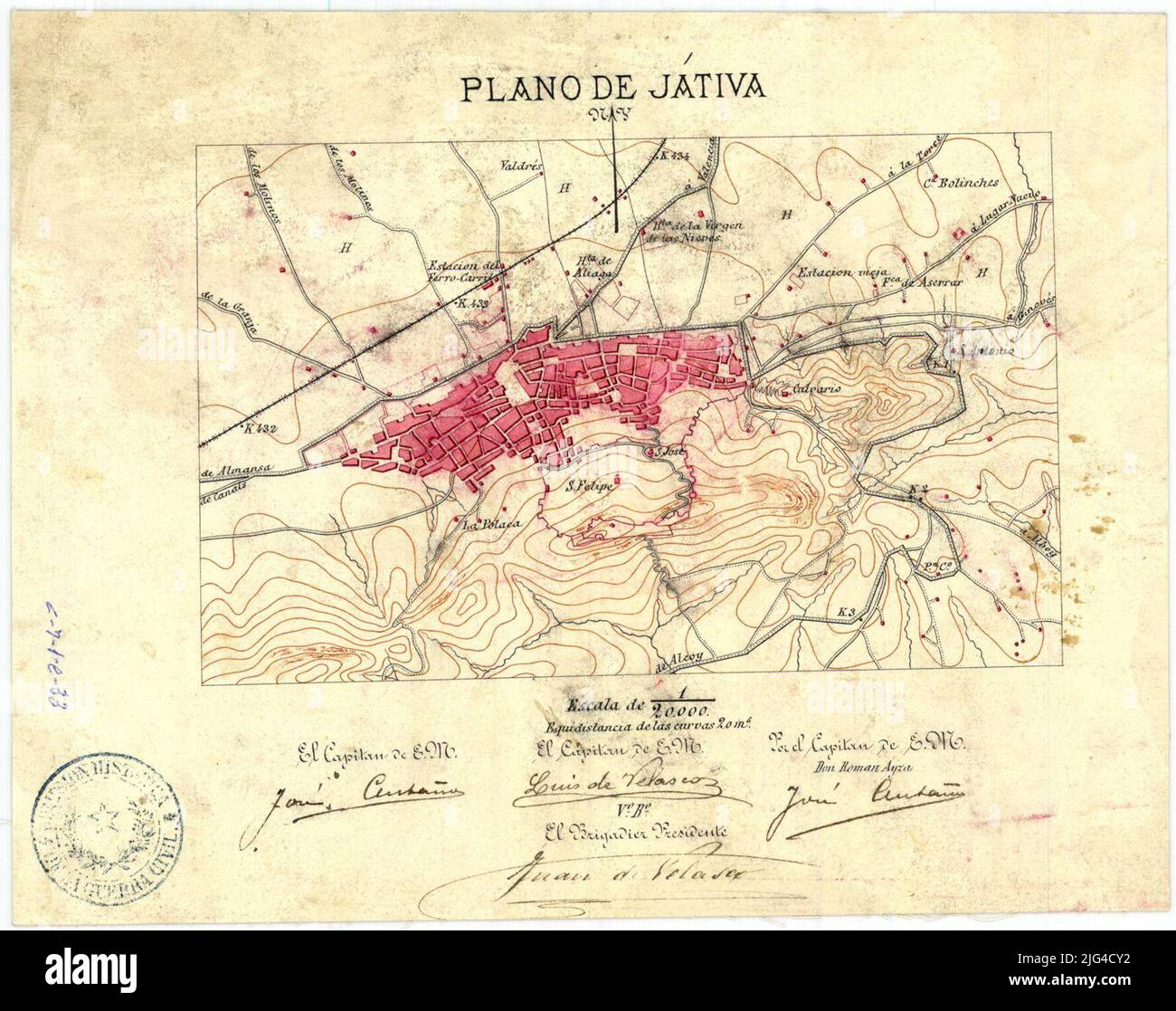 Avion Játiva. « Approuvé » le président du Brigadier Juan de Velasco Manuscript a signé et signé. La signature de Jose Contaño présente double, L'OMS signe également sous l'espace réservé à 'Don Roman Ayza' dessiné à Plumilla en encre noire et Sienne et illuminé à l'aquarelle en carmin orienté avec un relief de flèche représenté par des courbes de 20 m niveau d'équidistance Sceau de la 'Commission historique de la guerre civile' est Également disponible pour le document avec SIG. SG+AR.G-T.3-C.2-231, de contenu égal Banque D'Images