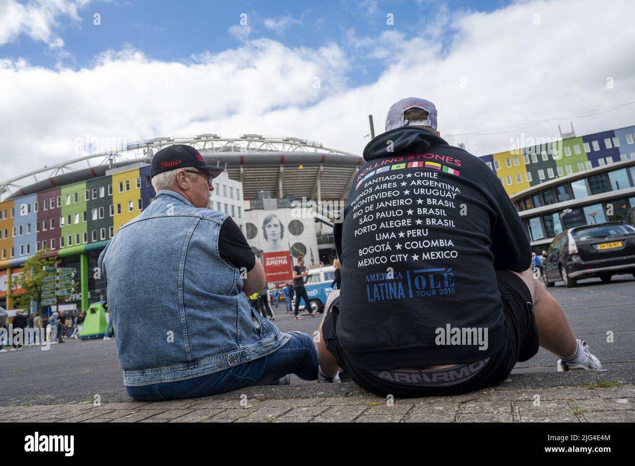 2022-07-07 16:31:24 AMSTERDAM - fans des Rolling Stones à l'arène Johan Cruijff avant le concert. Les pierres ont dû annuler plus tôt, beaucoup à la déception des fans, parce que le frontman s'est avéré avoir corona. ANP KIPPA EVERT ELZINGA pays-bas sortie - belgique sortie Banque D'Images