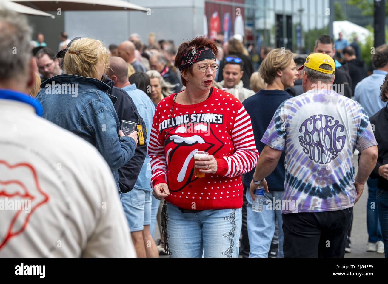 2022-07-07 15:51:05 AMSTERDAM - fans des Rolling Stones à l'arène Johan Cruijff avant le concert. Les pierres ont dû annuler plus tôt, beaucoup à la déception des fans, parce que le frontman s'est avéré avoir corona. ANP KIPPA EVERT ELZINGA pays-bas sortie - belgique sortie Banque D'Images