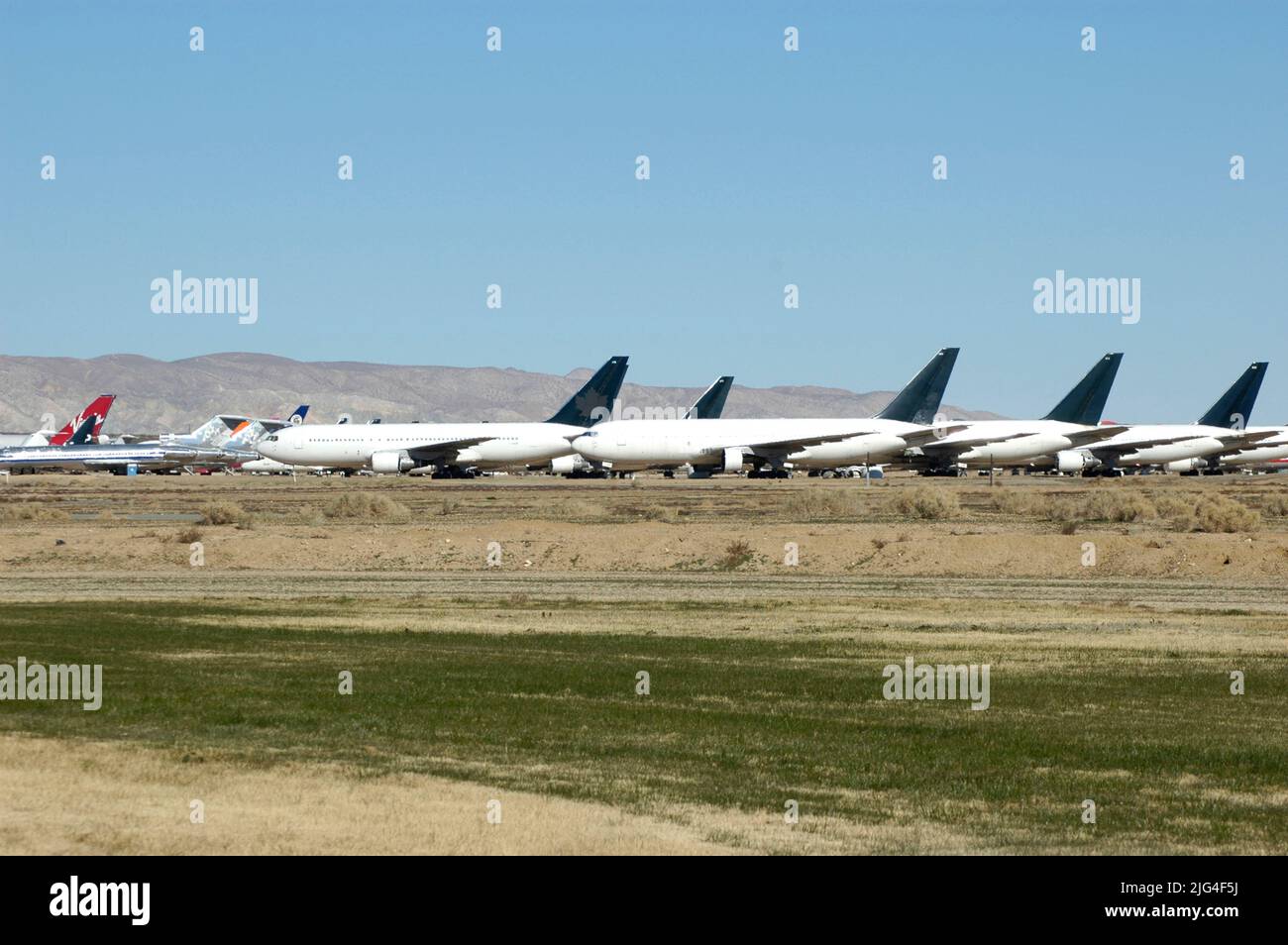 Les avions de ligne de haute époque garés à l'aéroport de Mojave en Californie en attente d'être réparés et remis à neuf pour être réutilisés comme fret et autres Banque D'Images