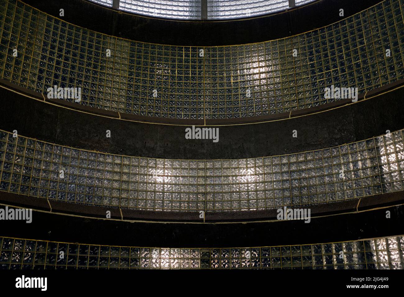 Mur incurvé de blocs de verre Banque D'Images