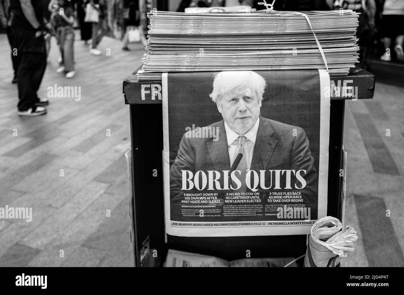 Premier ministre du Royaume-Uni, Boris Johnson Quits, Evening Standard Newspaper Front page titre sur les kiosques à journaux à Londres, Royaume-Uni Banque D'Images