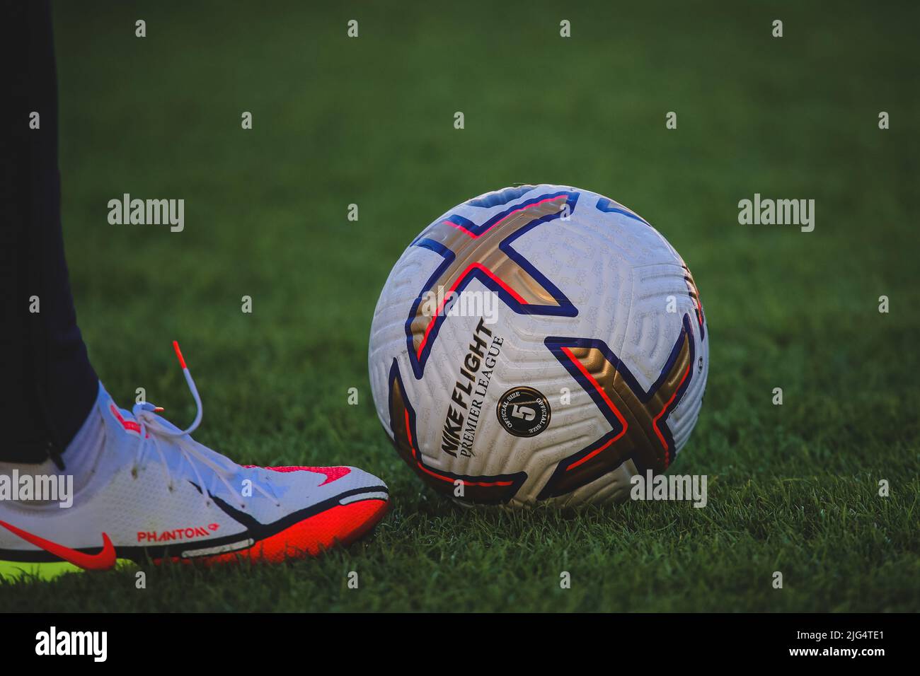 Le ballon de football officiel de la Premier League Nike Flight Banque D'Images