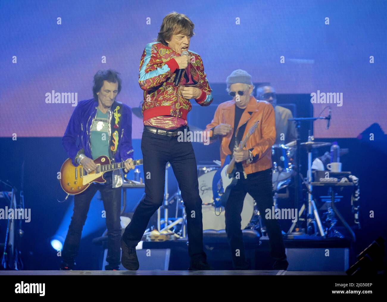 AMSTERDAM - 2022-07-07 20:48:24 AMSTERDAM - chanteur Mick Jagger pendant le concert des Rolling Stones dans le Johan Cruijff Arena. Avec la SOIXANTE tournée, Mick Jagger, Keith Richards et Ronnie Wood font leur retour tant attendu. ANP KIPPA ROBIN VAN LONKHUIJSEN pays-bas hors - belgique hors Banque D'Images