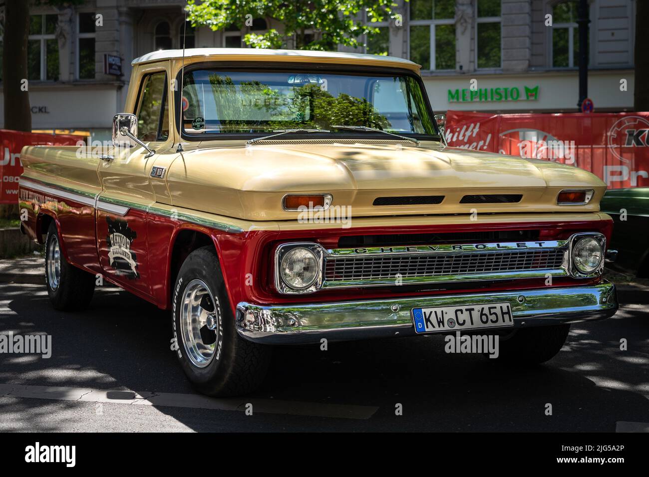 BERLIN, le 18 JUIN 2022 : le pick-up pleine grandeur Chevrolet C10, 1965. Classic Days Berlin. Banque D'Images