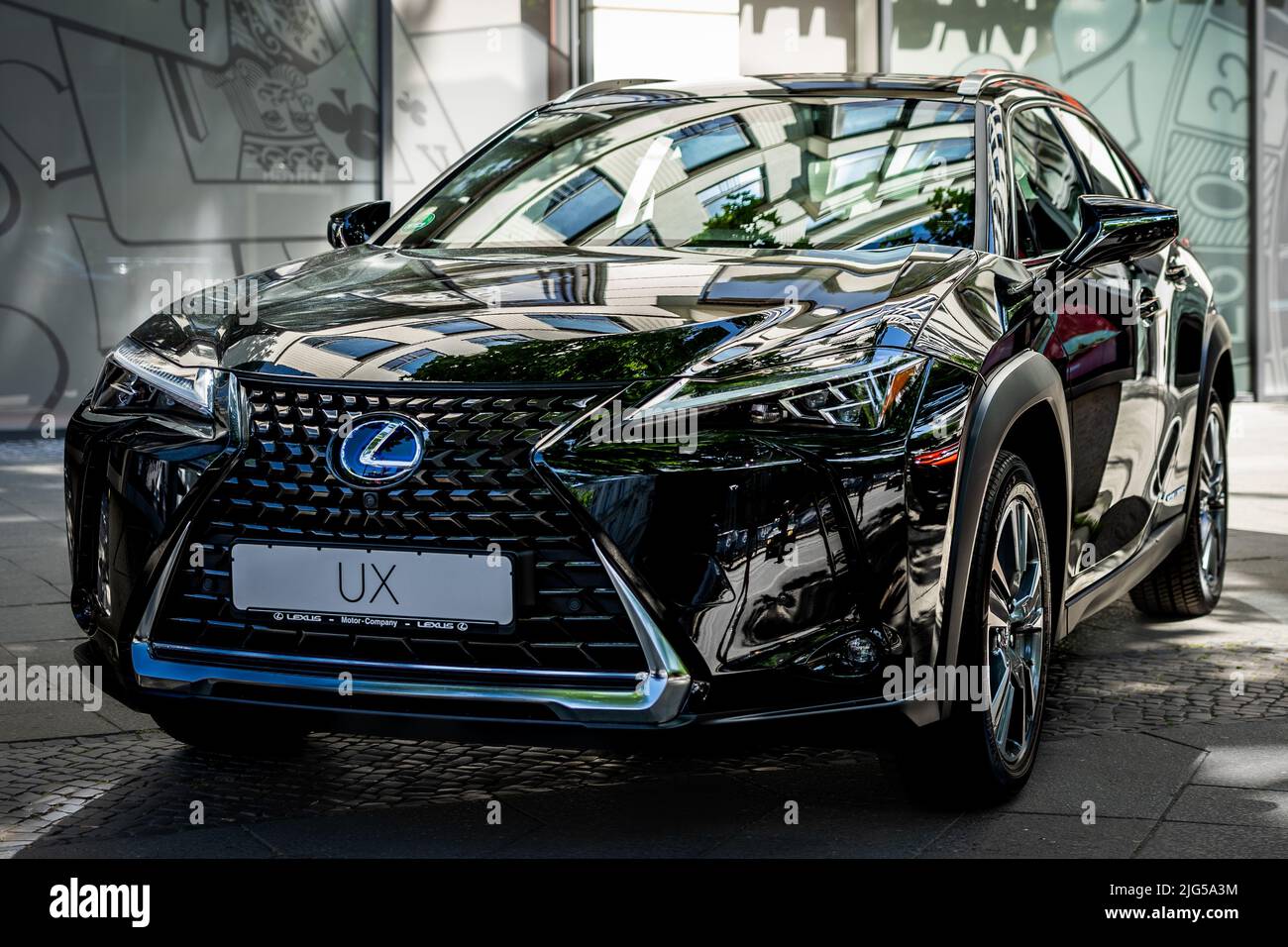 BERLIN - 18 JUIN 2022 : vus multisegment de luxe sous-compact Lexus UX. Classic Days Berlin. Banque D'Images