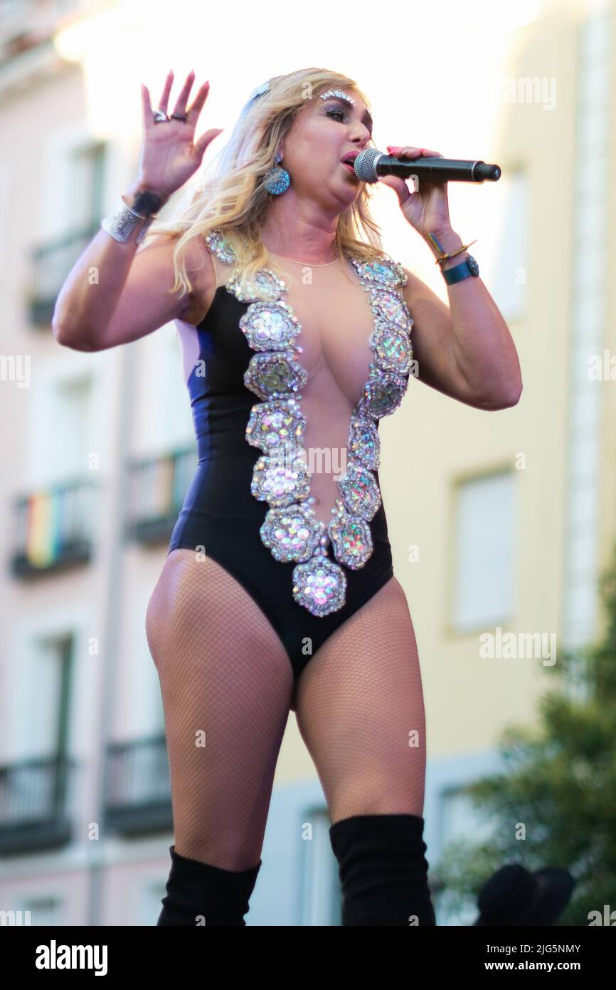 Madrid, Espagne. 07th juillet 2022. La chanteuse Malena Gracia se produit au LGTB Pride Mado gay Pride Day 2 Discours 2022 à Madrid. Crédit : SOPA Images Limited/Alamy Live News Banque D'Images