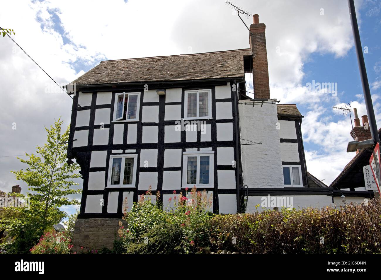 Maisons médiévales à colombages noires et blanches dans le village médiéval de Pembridge dans la vallée de la flèche Herefordhire Royaume-Uni Banque D'Images