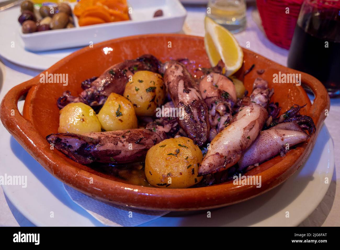 Plat de fruits de mer portugais typique de calamar frit Banque D'Images