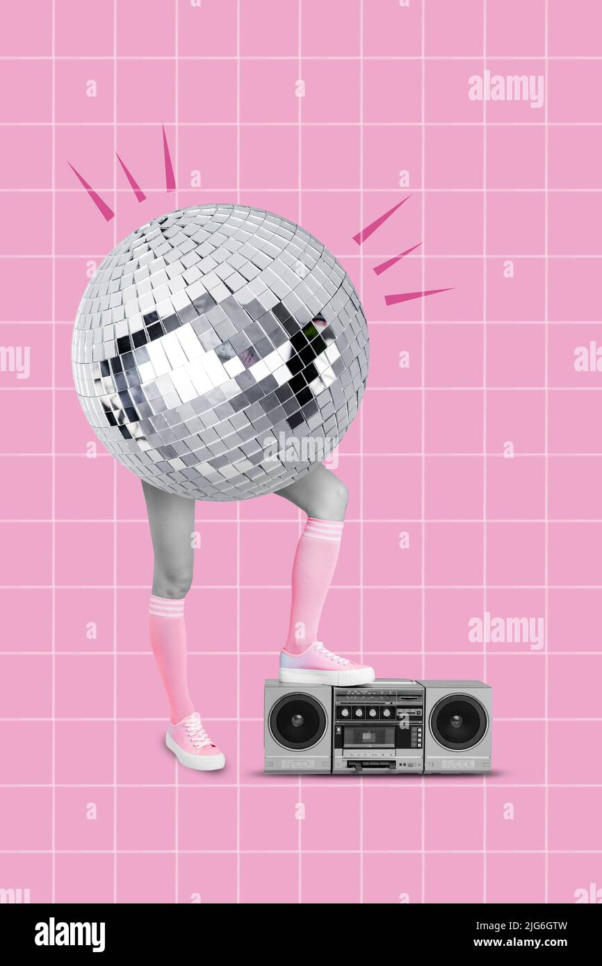 Magazine de peinture exclusif croquis image de disco ball marche dame jambes appréciant la musique boom box isolé dessin rose fond Banque D'Images