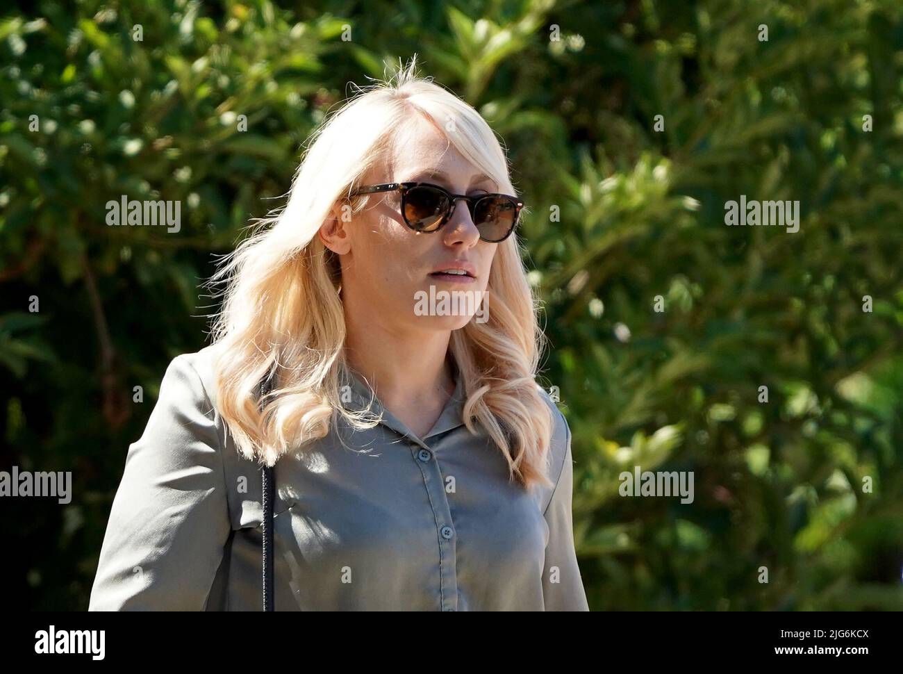 Bethan Coles, fille du PCSO Julia James, devant la cour de la Couronne de Canterbury à Kent, où Callum Wheeler sera condamné pour son meurtre. Date de la photo: Vendredi 8 juillet 2022. Banque D'Images