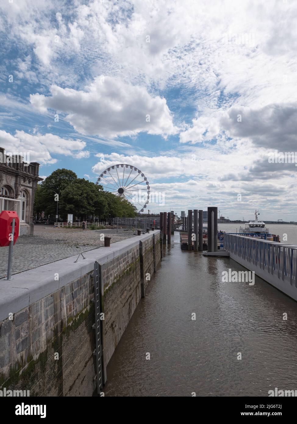 Anvers, Belgique, 02 juillet 2022, vue sur la grande roue depuis le quai sur la rive droite d'Anvers Banque D'Images