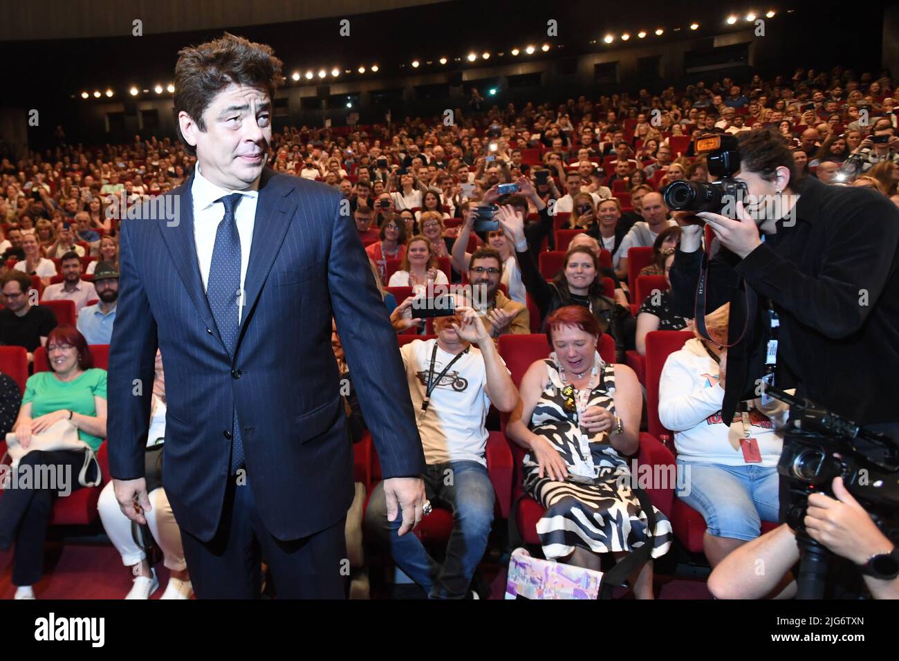 Karlovy Vary, République tchèque. 08th juillet 2022. L'acteur et producteur américain Benicio del Toro arrive pour la projection du film Traffic au Festival international du film de Karlovy Vary 56th, vendredi, 8 juillet 2022, Karlovy Vary. Crédit : Katerina Sulova/CTK photo/Alamy Live News Banque D'Images