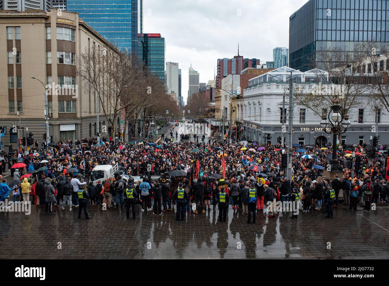 Melbourne, Australie. 8th juillet 2022. Semaine NAIDOC mars à l'extérieur de la maison du Parlement. Credit: Jay Kogler/Alay Live News Banque D'Images