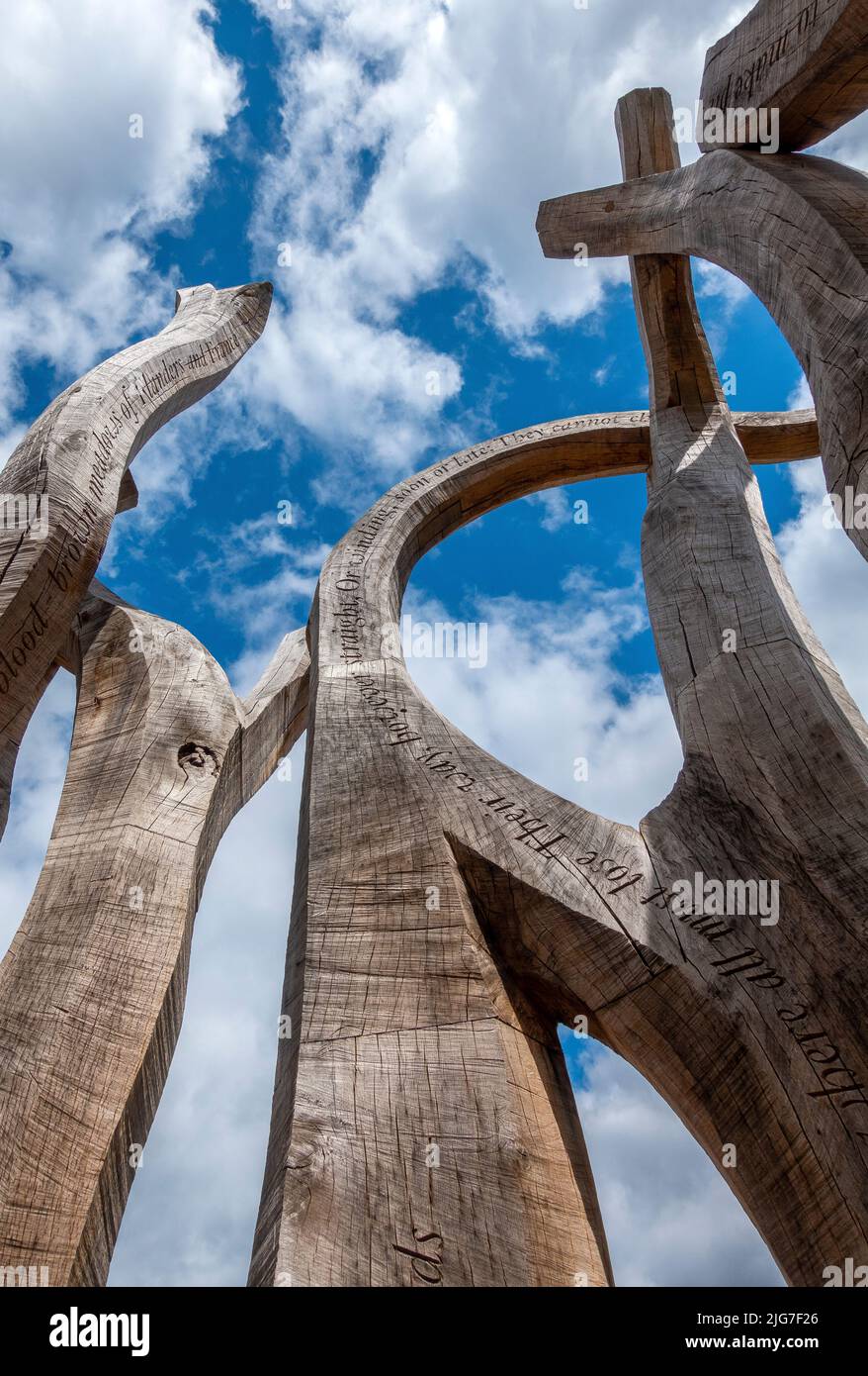 Témoin (2016-2021) sculpture de John Merrill au Langley Vale Centenary Wood à Epsom, Surrey, Angleterre, Royaume-Uni Banque D'Images