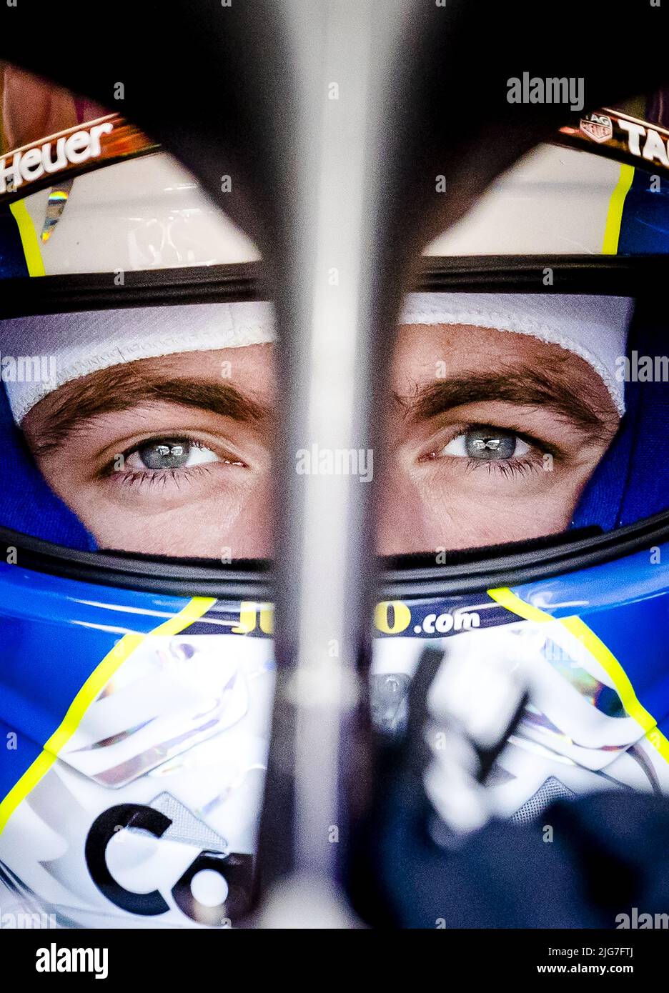 SPIELBERG - Max Verstappen (1) avec l'Oracle Red Bull Racing RB18 Honda dans la boîte à fosse pendant la pratique 1 avant le Grand Prix d'Autriche F1 à l'anneau de taureau rouge sur 8 juillet 2022 à Spielberg, Autriche. ANP SEM VAN DER WAL crédit: ANP/Alay Live News Banque D'Images