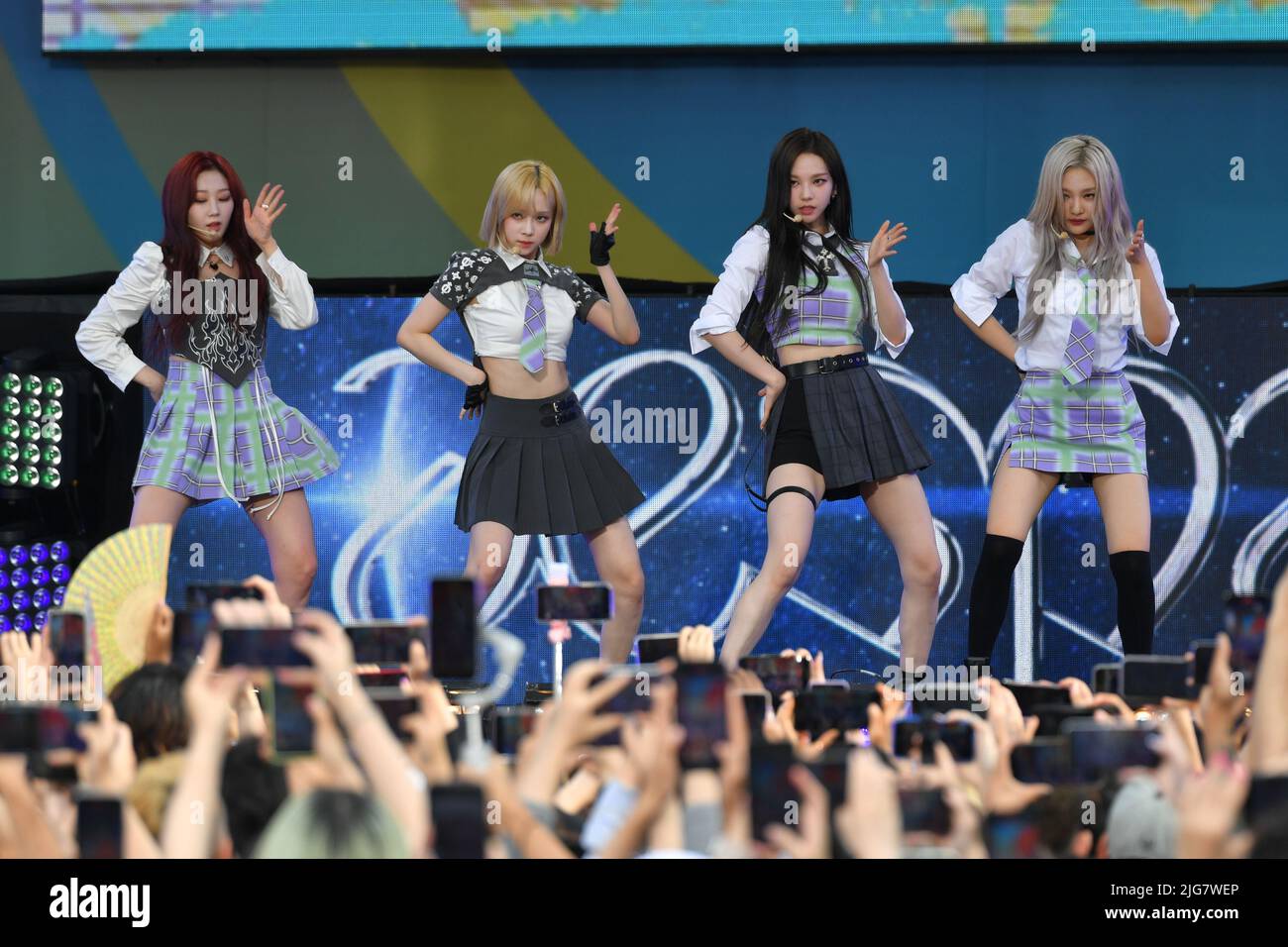 Le groupe de jeunes filles de K-Pop aespa se produit sur scène lors de la série de concerts d'été "Good Morning America" à Central Park sur 8 juillet 2022 à New York. Banque D'Images