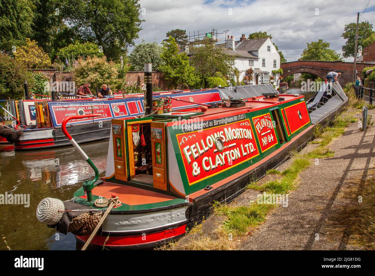 Festival de rassemblement de bateaux étroits en activité sur le canal de Bridgewater au village de Cheshire à Lymm, en Angleterre Banque D'Images
