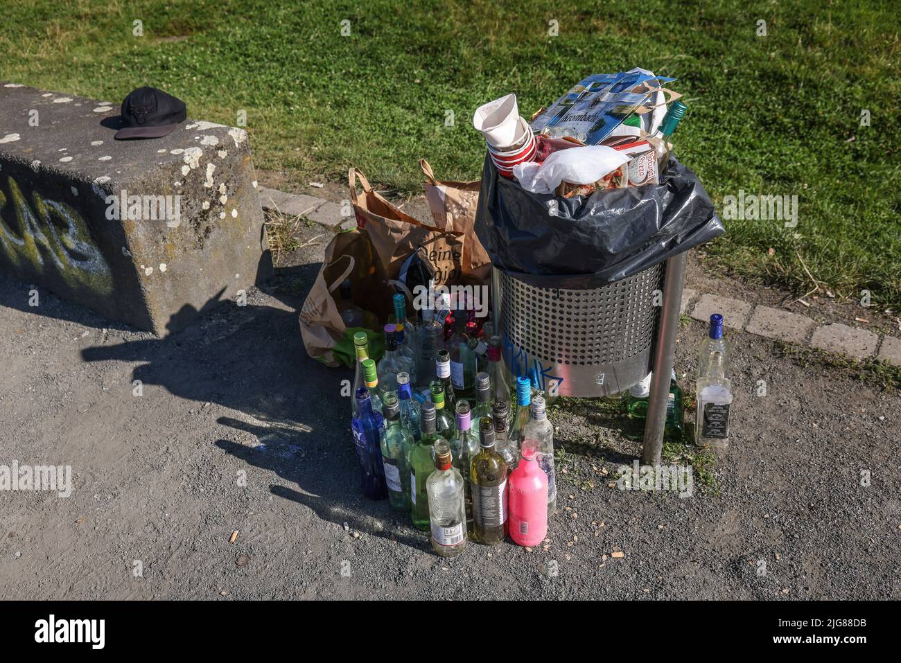 Bac surrempli, Westpark, Bochum, Rhénanie-du-Nord-Westphalie, Allemagne Banque D'Images