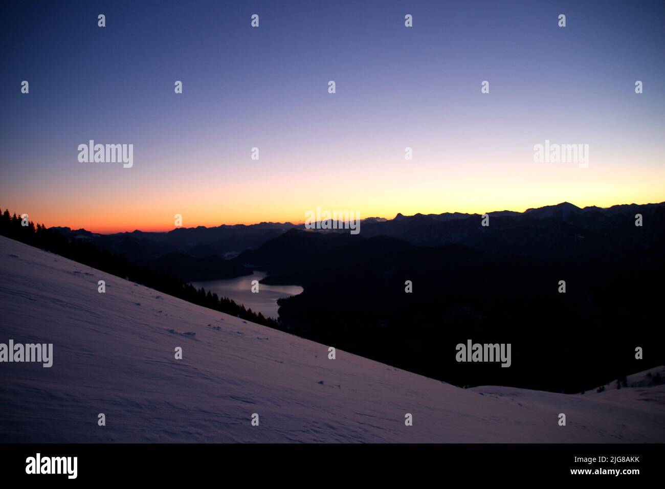 Randonnée d'hiver, ski à Simetsberg. Voir Walchensee, Dawn, Allemagne, Bavière, Walchensee, Einsiedl Banque D'Images