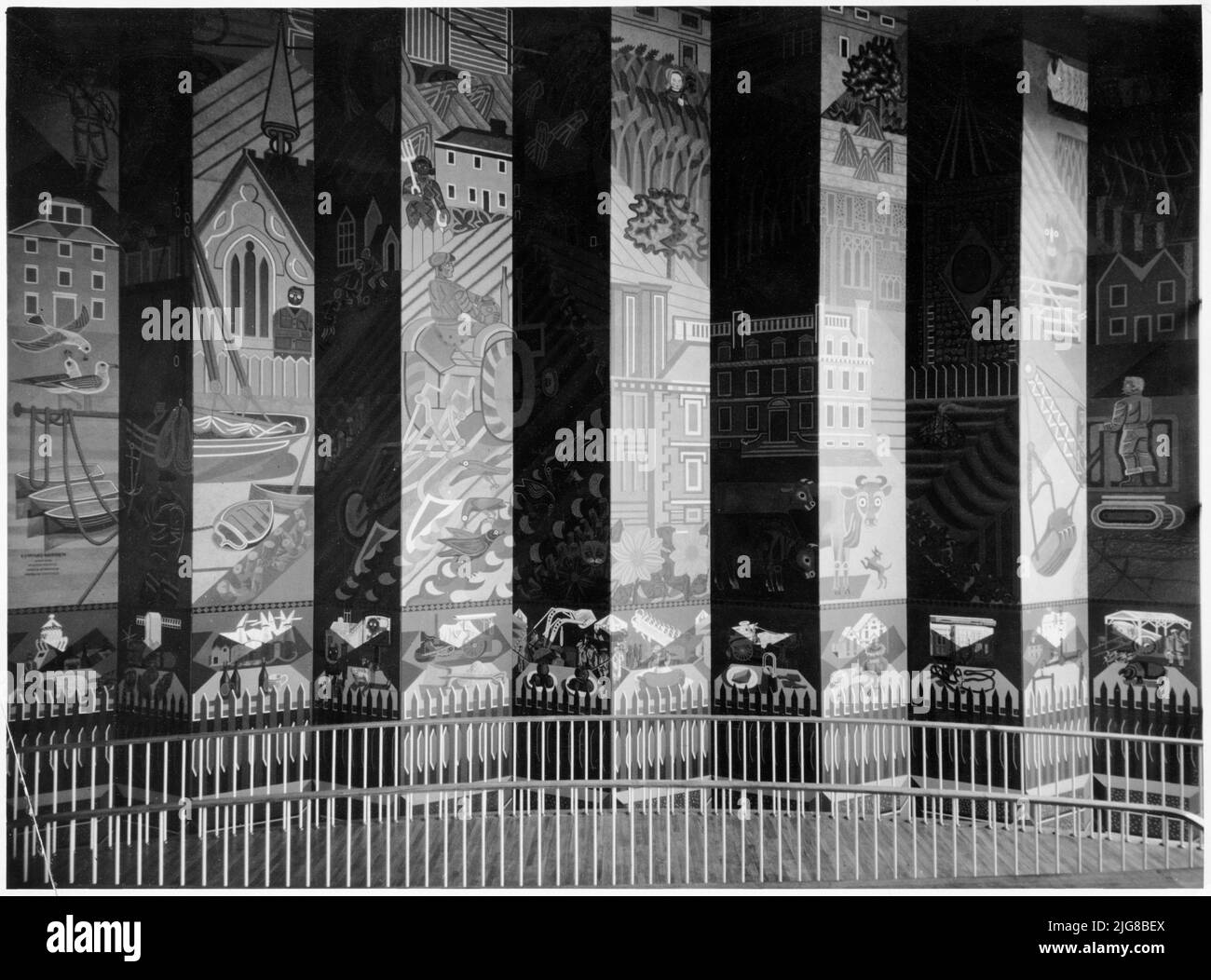 Festival of Britain, South Bank Exhibition, The Lion and the Unicorn Pavilion, South Bank, Lambeth, Londres, 01-06-1951. Partie de la fresque « Country Life » d'Edward Bawden, dans le Lion et le Pavillon Unicorn à l'exposition de la rive sud du Festival de Grande-Bretagne. La légende originale se lit comme suit : « The fresque be Edward Bowden (sic) in the Lion and the Unicorn Pavilion, South Bank Exhibition, Festival of Britain 1951 ». La fresque « Country Life » se composait de 72 panneaux d'une largeur de 6 pieds chacun, disposés en « facettes verticales inclinées ». La murale couvrait un mur d'extrémité entier dans la galerie Banque D'Images