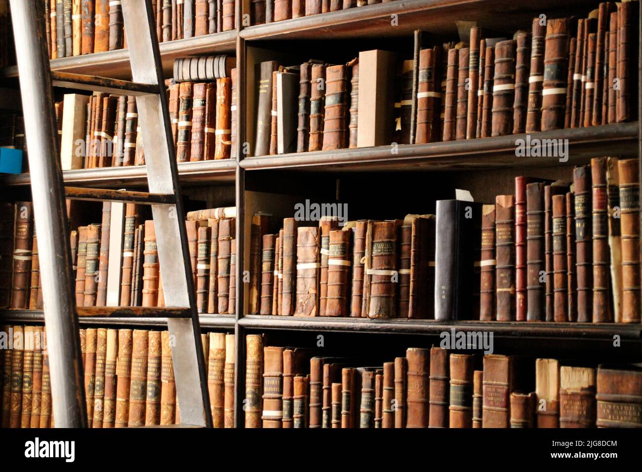 L'Irlande, Dublin, Trinity College, l'ancien bâtiment de la bibliothèque, de la salle, les livres Banque D'Images