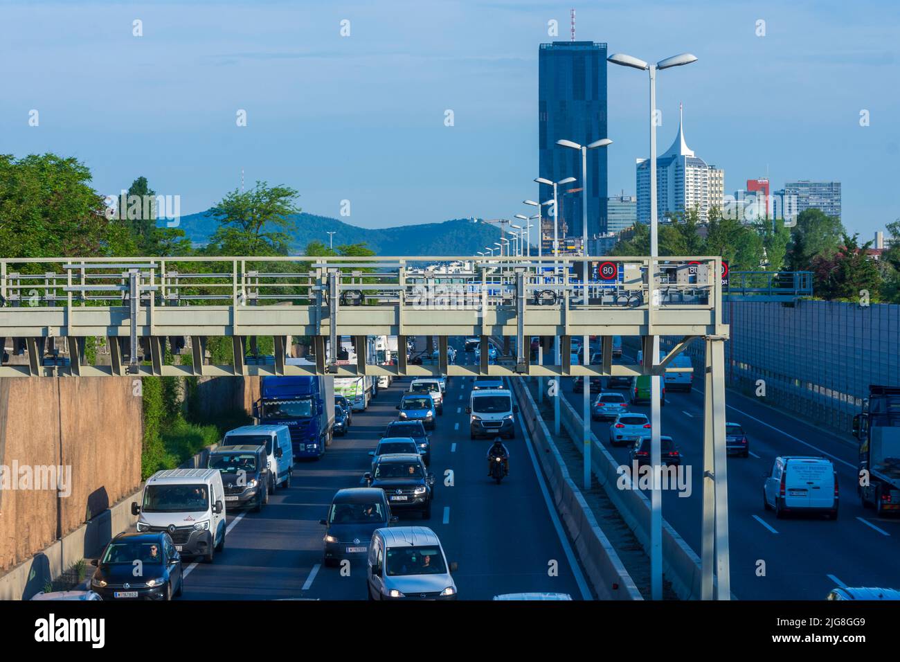 Vienne, embouteillage sur l'autoroute A22 Donauuferautobahn, DC Tour 1 en 22. Quartier Donaustadt, Wien, Autriche Banque D'Images